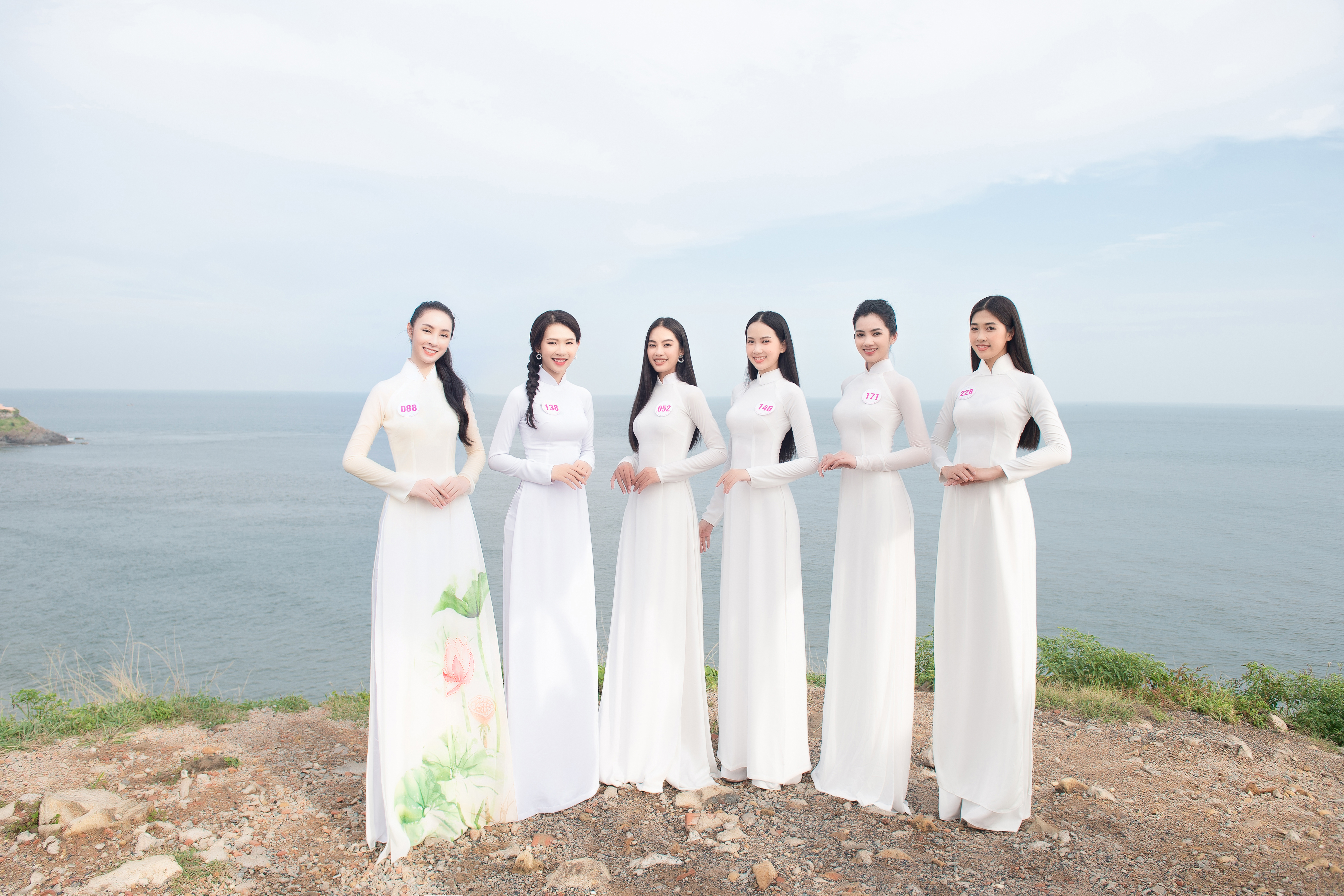 “Thập kỷ hương sắc” tôn vinh vẻ đẹp, trí tuệ, lòng nhân ái